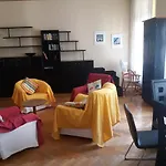 Geräumige zentrumsnahe Altbauwohnung