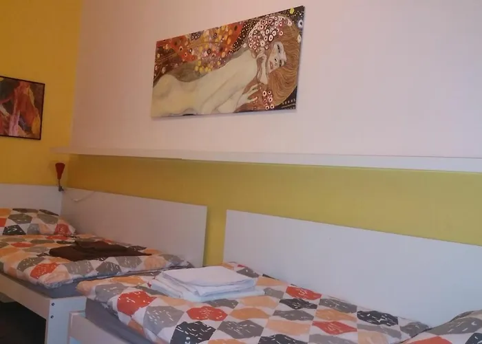 Geräumige zentrumsnahe Altbauwohnung