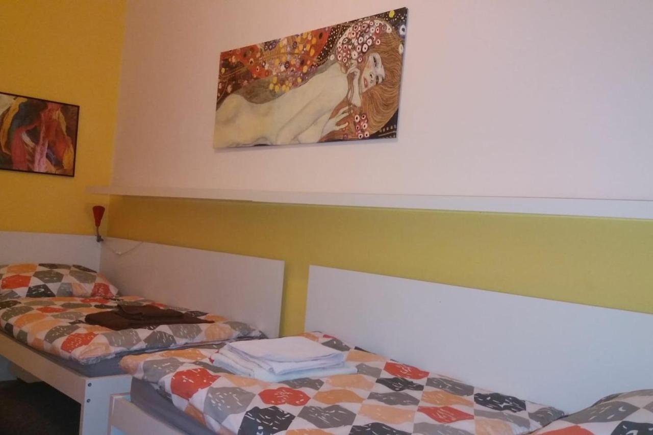 Apartment Geräumige Zentrumsnahe Altbauwohnung *